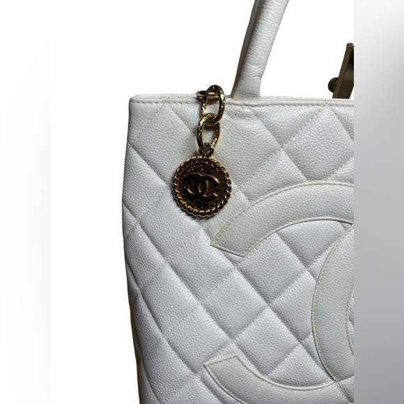CHANEL Caviar Quilted Medallion Tote White - Picture 15 of 15